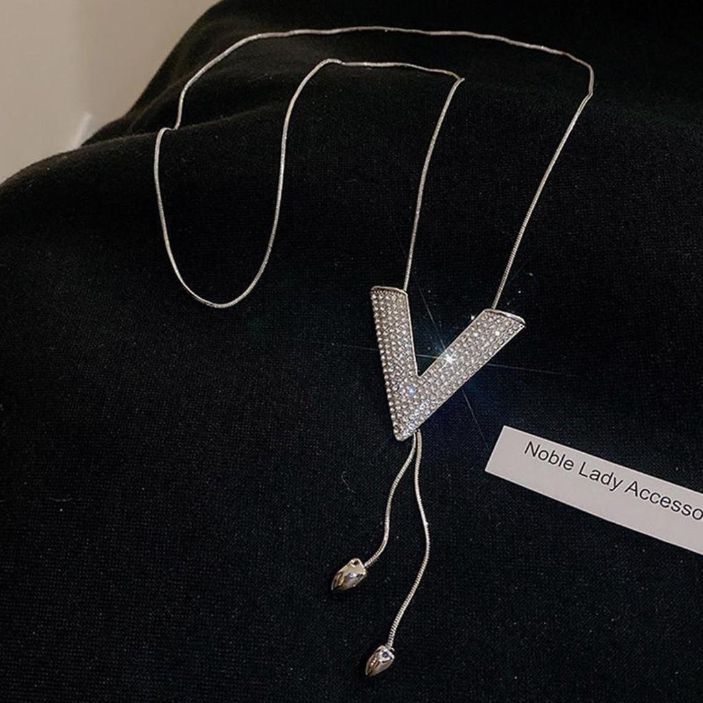 Versatile Trendy Fashion Sweater Necklace: Exquisite High-End Temperament Chain for Stylish Clothing Accessories