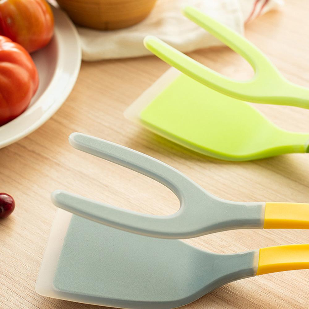 1Pcs New 2 in 1 Grip Flip Spatula Tongs Egg Flipper Spatula Silicone Non Stick Coating Pancake Fish French Toast Omelet Making Tool