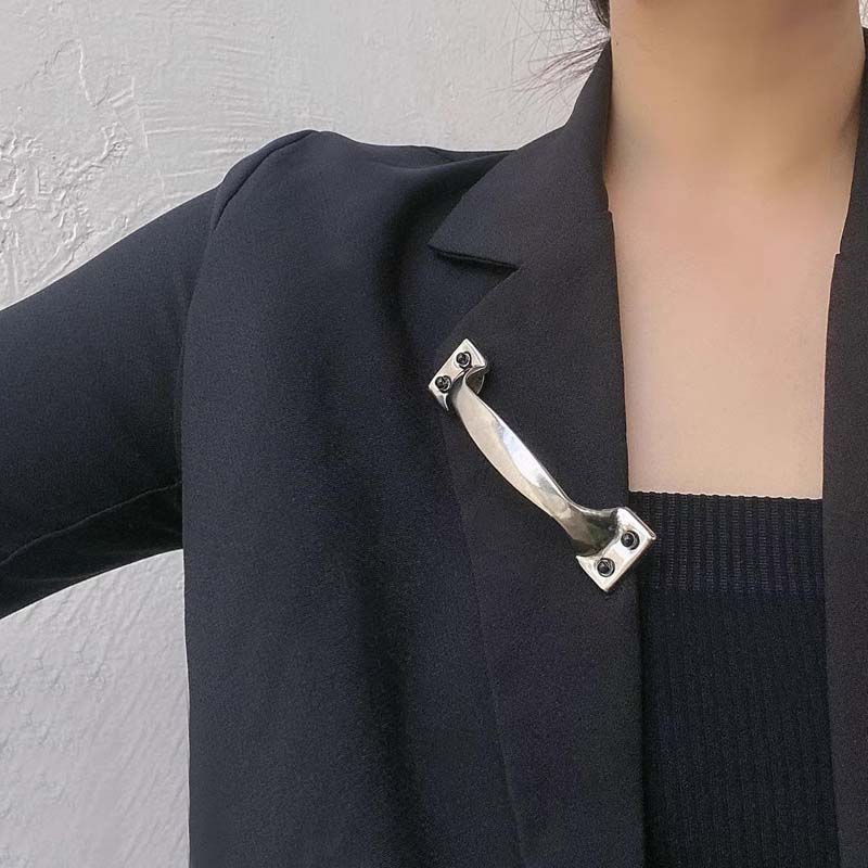 New Design Metal Door Handle Brooch for Women Men Personality Sliver Color Large Pin Suit Clothes Punk Y2K Jewelry Accessories