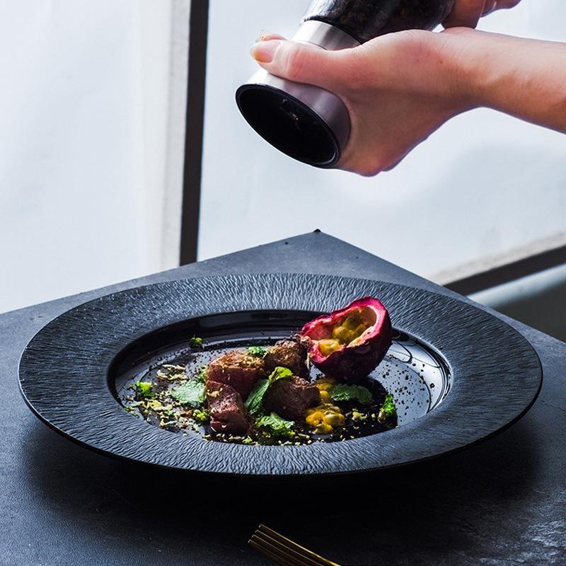 Japanische schwarze Steakplatte Xiaohongshu Gleiche westliche Speiseplatte Hotel Kommerzielle Kochplatte Pastaplatte Keramikgeschirr