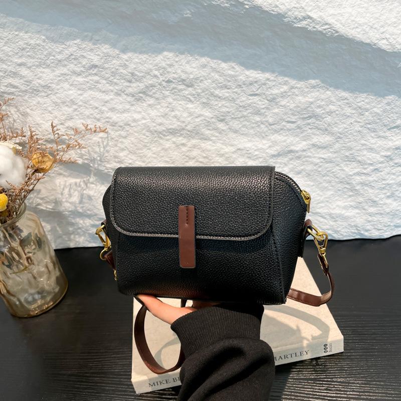 

Women s bag 2025 winter women s messenger bag new small bag foreign style niche Korean version single shoulder messenger bag small square bag