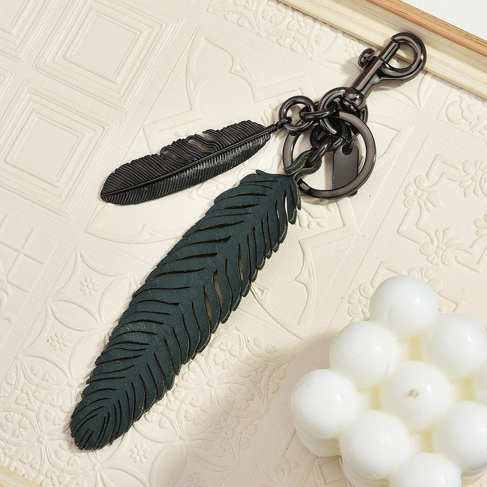 Retro Feather Leather Metal Keychain, Trendy Personalized Bag Pendant Accessories