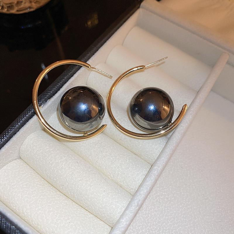 Imitation pearl C-shaped silver needle stud earrings fashion French temperament Internet celebrity geometric earrings