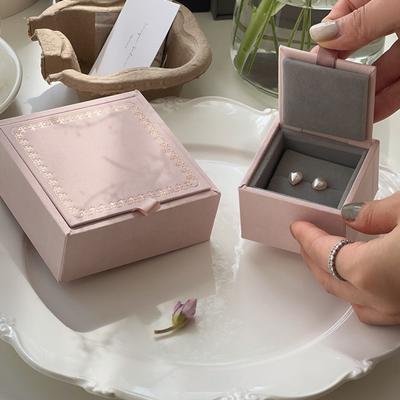 Šperky a bižuterie – Šperkovnice