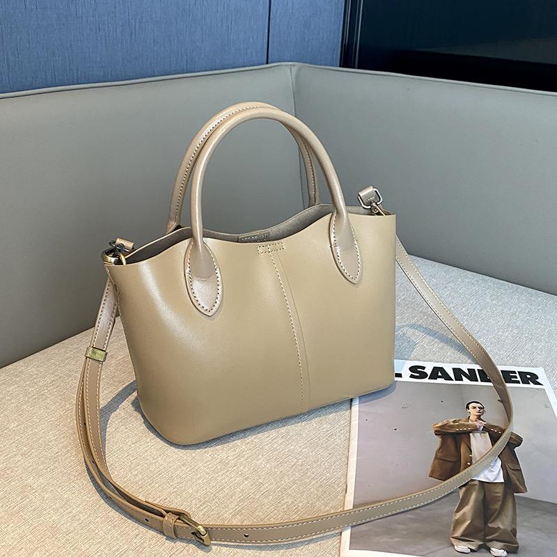 Genuine Leather, A Large Capacity Multi-compartment Single-shoulder Tote Bag That Is Versatile for Women