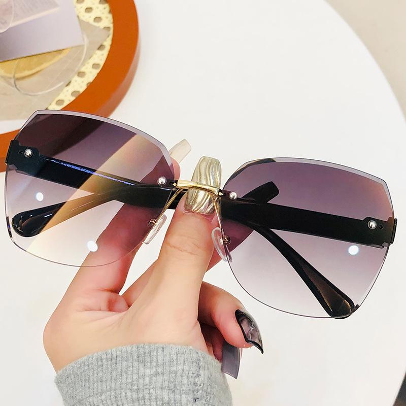 

Модные солнцезащитные очки без оправы с отделкой, женские трендовые солнцезащитные очки с защитой от ультрафиолета, мужские солнцезащитные очки Marine Pieces с постепенным изменением