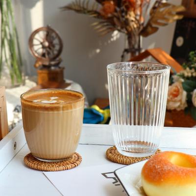 250ml/360ml Hrnky na kávu Sklenice na pití Koktejlová sklenice Jednoduchý pohár na vodu Džus Mléko Hrnky na studené nápoje Kavárna Pruhovaná láhev na vodu