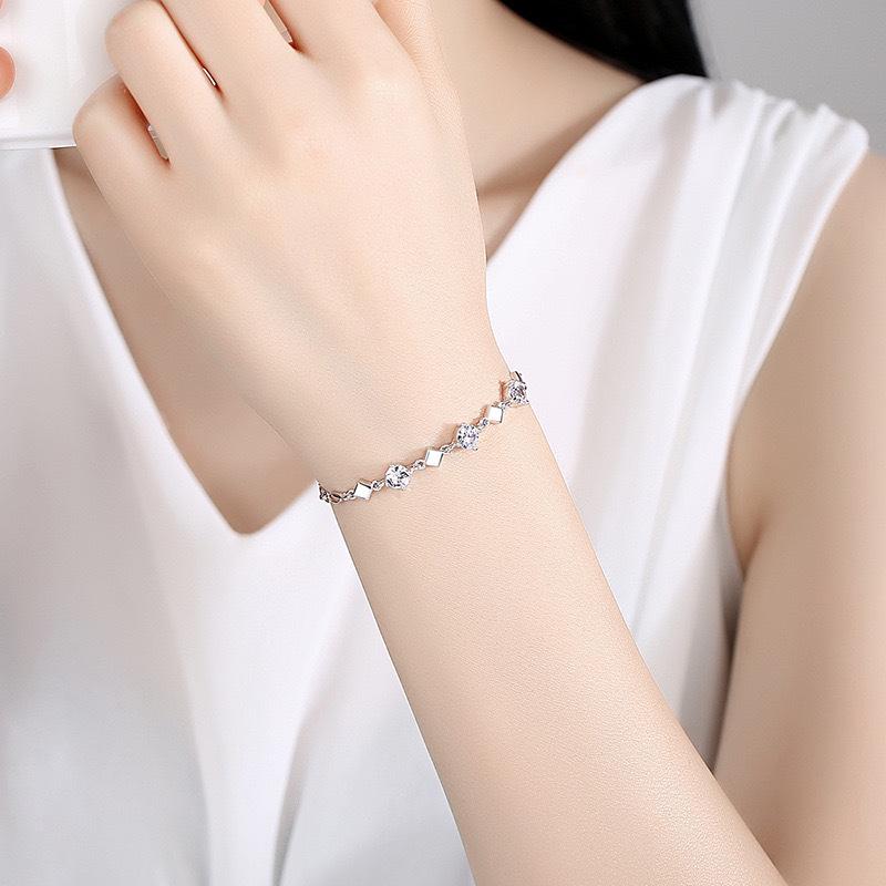 Cubic Zirconia Friendship Bracelet: Versatile, Fashionable Gift for Women, Students, Sisters, or Girlfriend