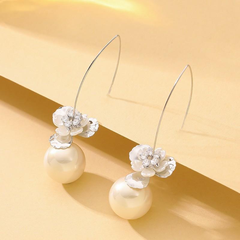 Stylish and exquisite design sense, bright and round Shijia pearl stud earrings, earrings, temperament, senior earrings, vacation style accessories