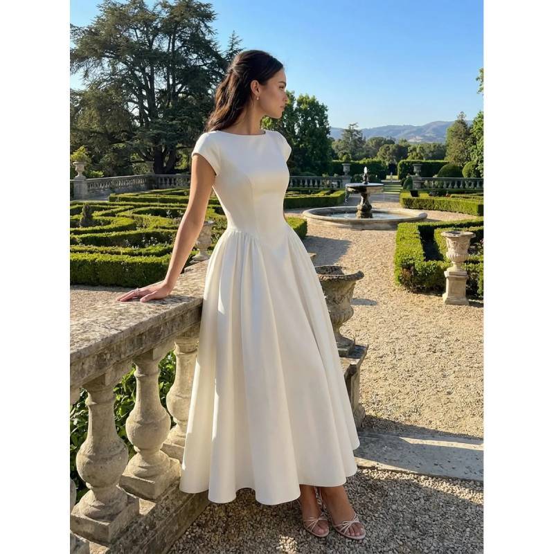 Elegantes Weißes Langes Kleid Mit Gespleißtem Polyesterstoff Für Büro Und Formelle Anlässe