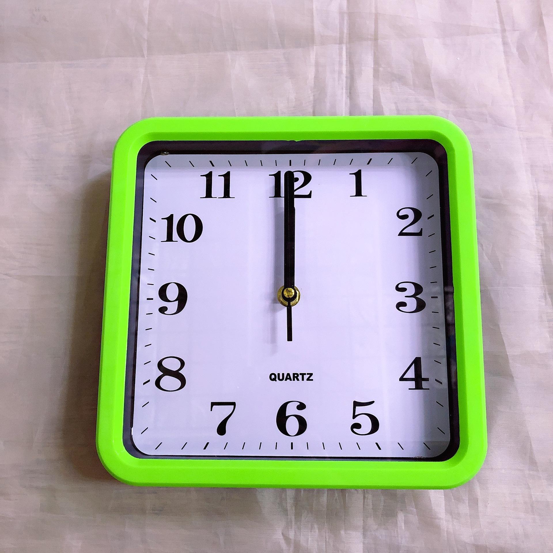 

Квадратные простые настенные часы, 8-дюймовые с крупными цифрами, четкие кварцевые часы для гостиной 21 см 8 inches