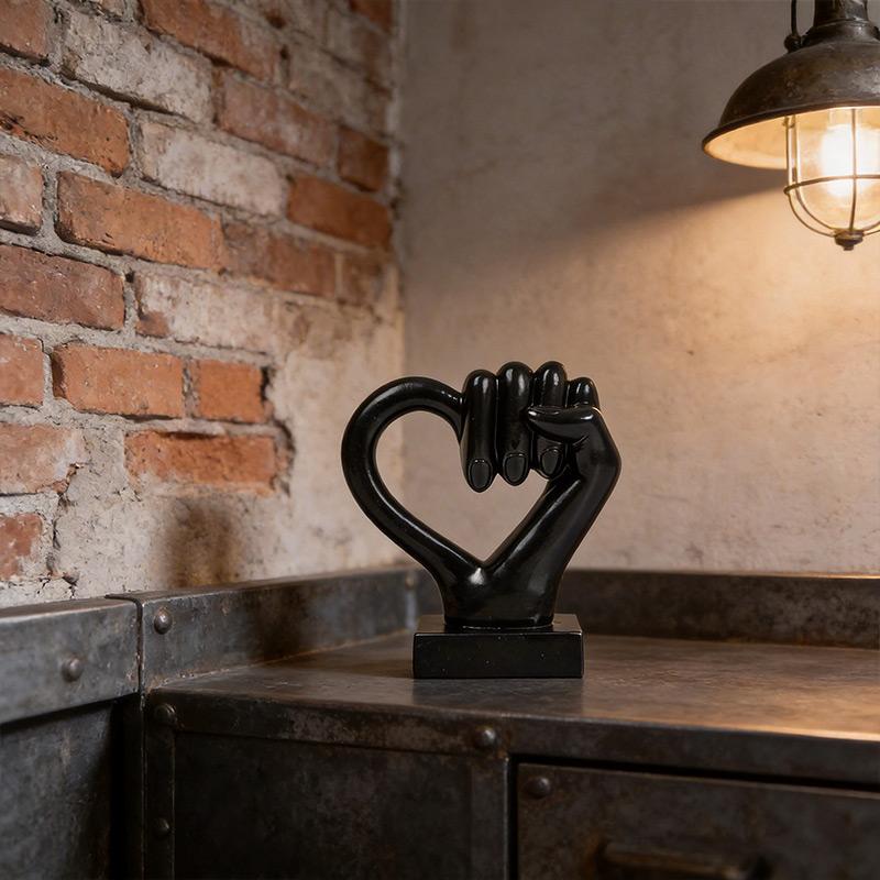 Collectibles Sculpture Holding Love Gesture Statue Creative Popular Home Decoration Modern Simple Study Desktop Decoration