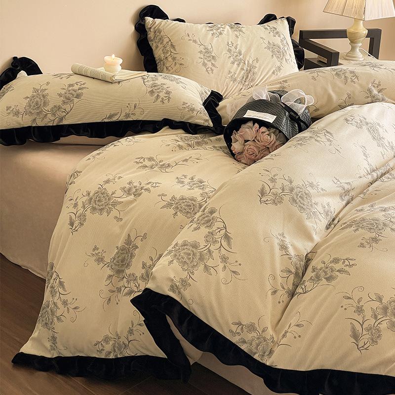 

French Corduroy Thickened Milk Fleece Four-Piece Warm Fleece Quilt Cover Sheet Coral Fleece Bedding 1.2 meters sheet 3pc 150 * 200cm quilt core
