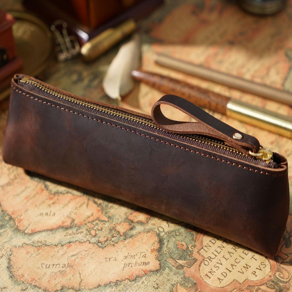 2026 Vintage Crazy Horse Leather Zipper Pencil Bag Handmade Cowhide Pen Cover Creative Fashion Stationery Pen Storage Bag