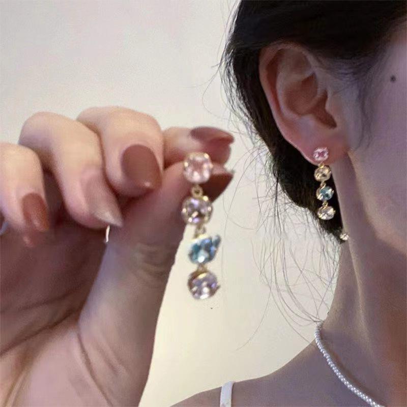 Sparkling Crystal Rhinestones Dangling Earrings With Alloy Material Fashion Jewelry Ideal For Parties Weddings Event