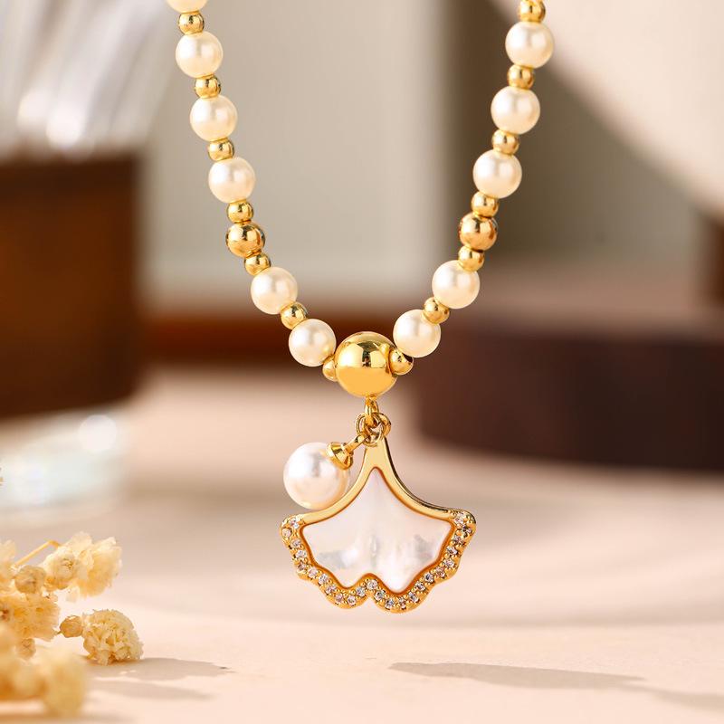 Freshwater pearl shell necklace collarbone chain temperament simple fashion versatile exquisite necklace 18K