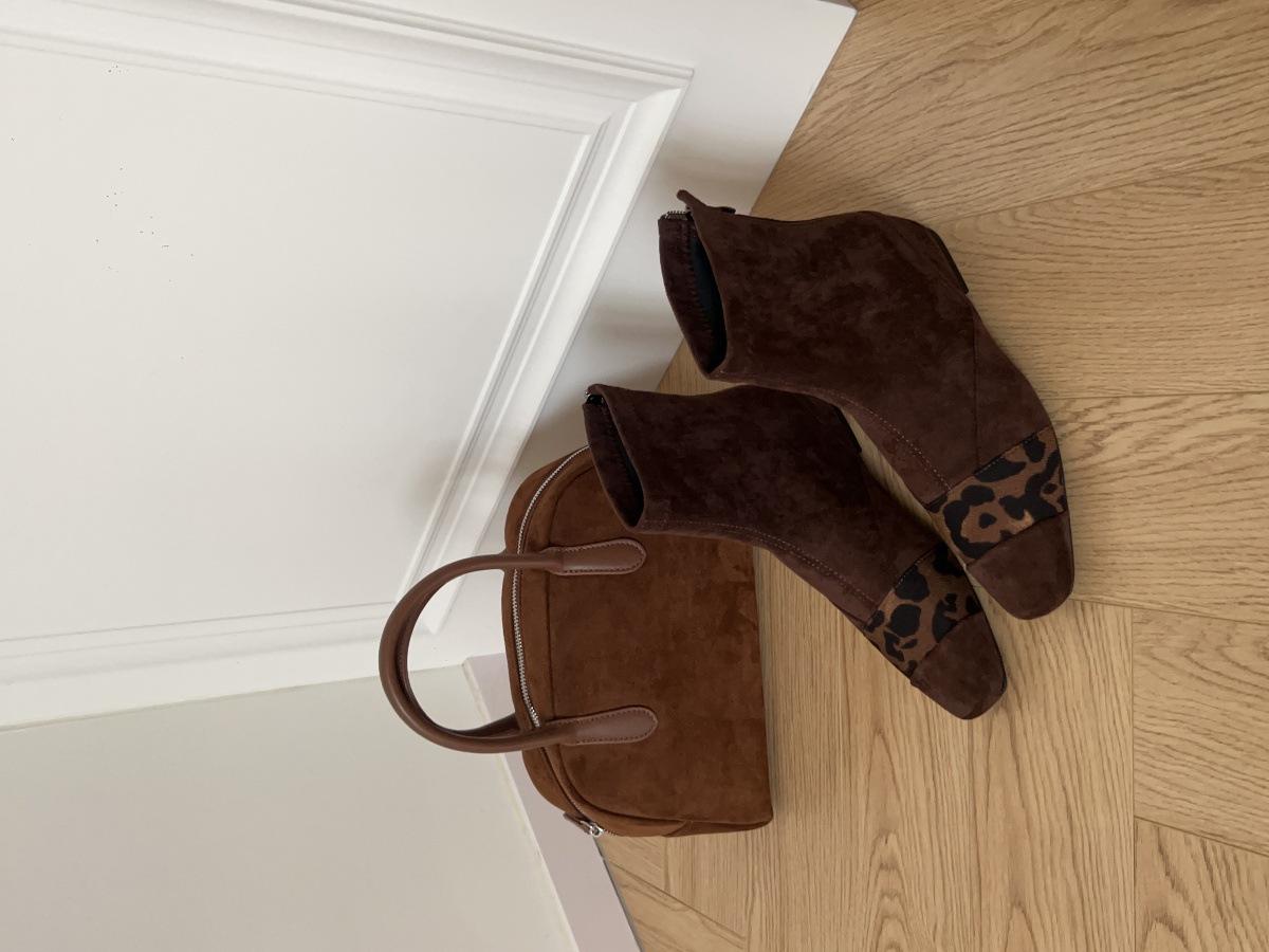 

Эластичные тонкие сапоги из матовой кожи 2024 года, увеличивающие внутреннюю высоту, короткие сапоги с квадратным носком, модные женские сапоги, весна и осень, новые одинарные сапоги 40