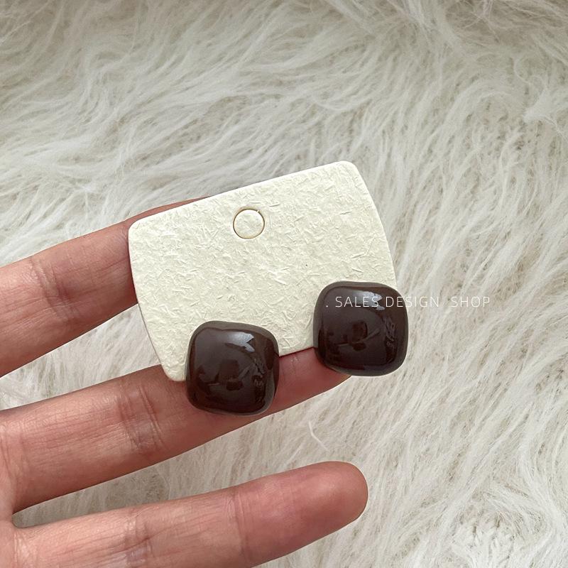 French Retro Geometric Drip Glaze Metal Stud Earrings - Fashionable and Versatile Design for Women