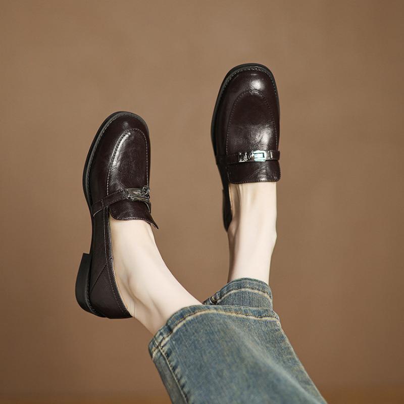 Wear new casual single shoes in all seasons, shallow-mouth rubber soft-soled leather shoes, cover feet, one pedal, lazy shoes, round head large siz