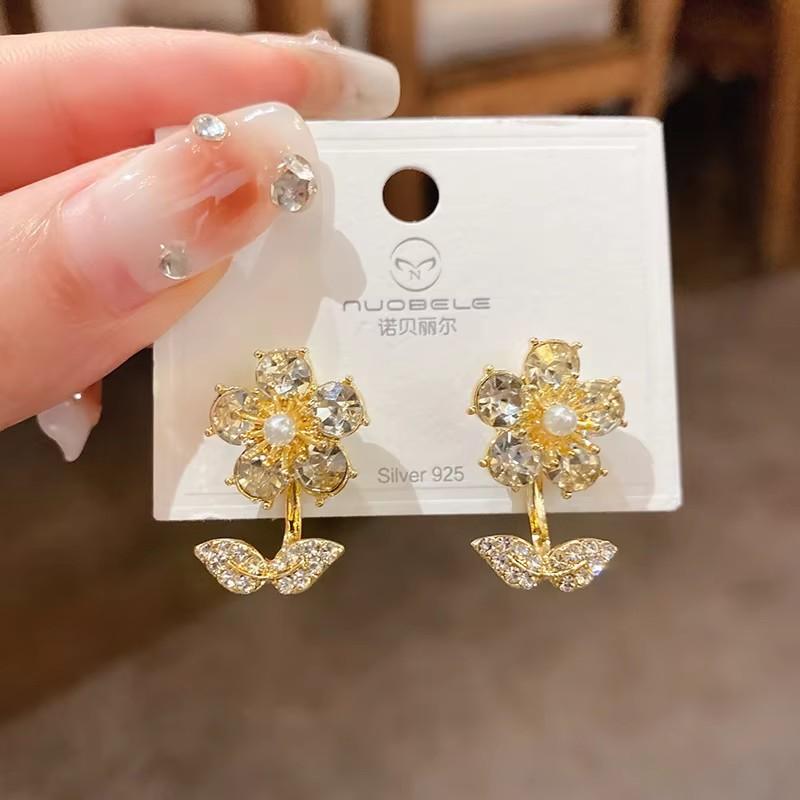 New Flower Hanging Earrings White Enamel Floral Acrylic Petals Crystal Imitation Pearl Dangle Earrings for Women brincos