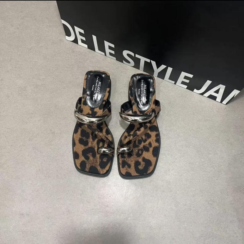 Fashion Niche Design Sense Thick Bottom Heightening One-word Slippers Women's Summer New Outer Wear with Skirt Cool Slippers