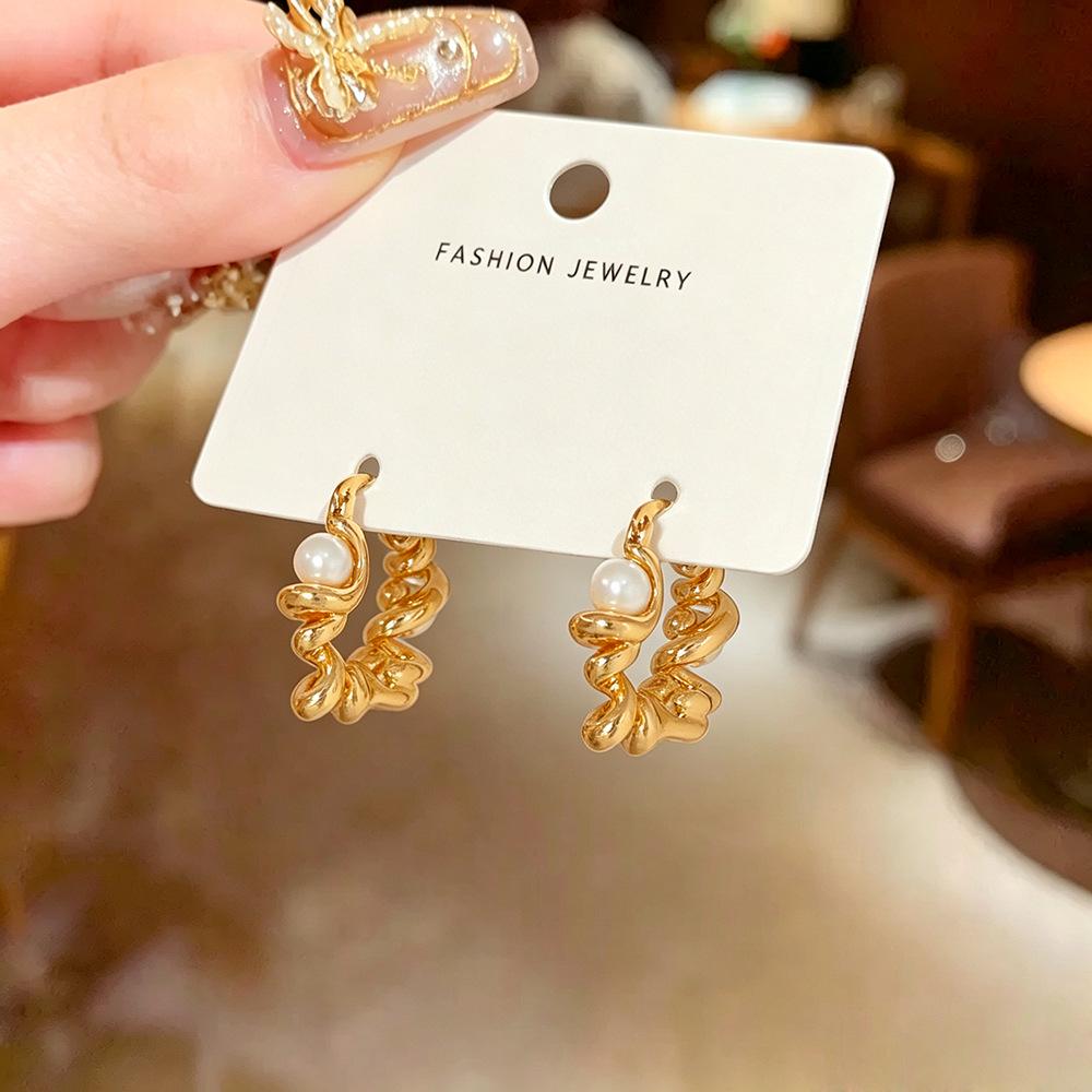 European Style Elegant Pearl Twist Earrings - Minimalist Design