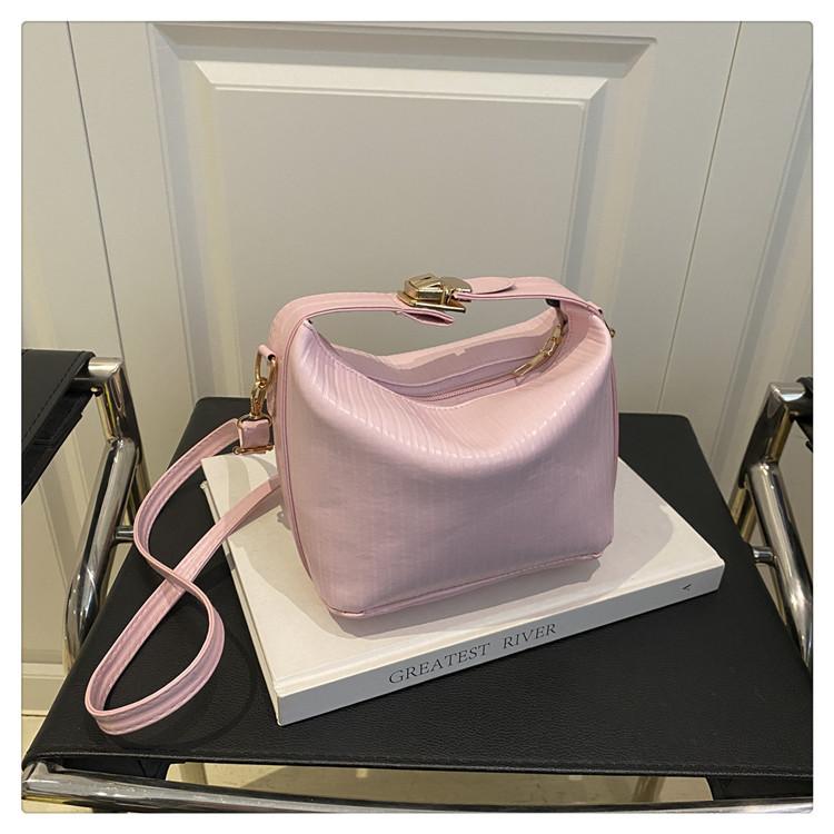 This Year's Popular Fashion Korean Version Handbag 2025 Spring New Versatile Ins Messenger Bag Casual Bag Women's Bag Tide