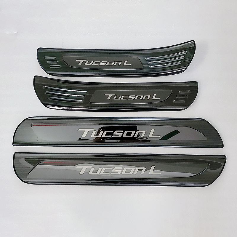 

2021 Hyundai Tucson L Накладки на пороги - Внутрішні та Зовнішні