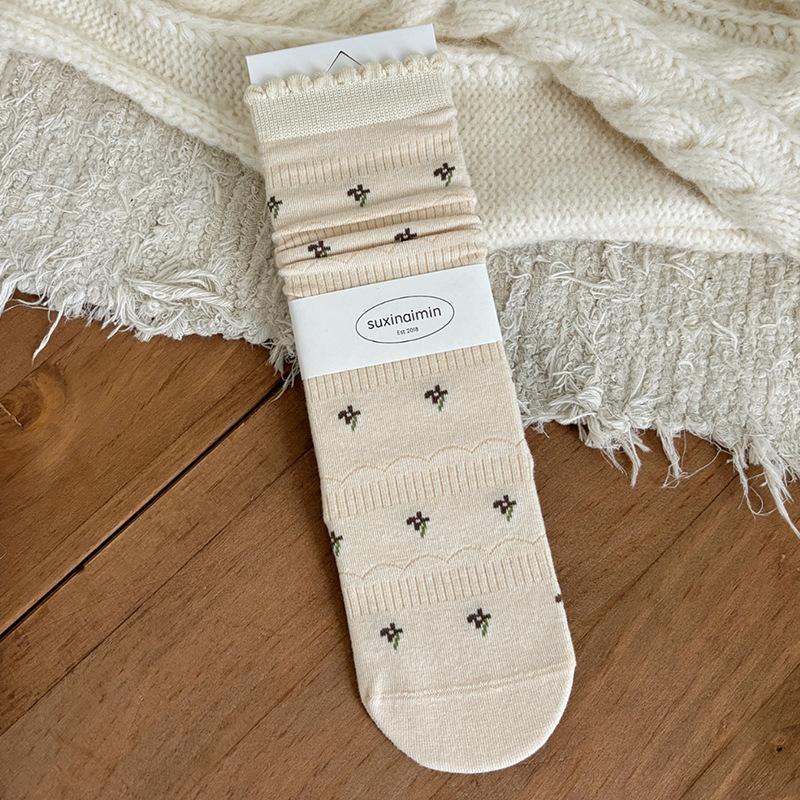 Women's Early Autumn Retro Mid-calf Socks with Lace and Small Floral Pile Socks