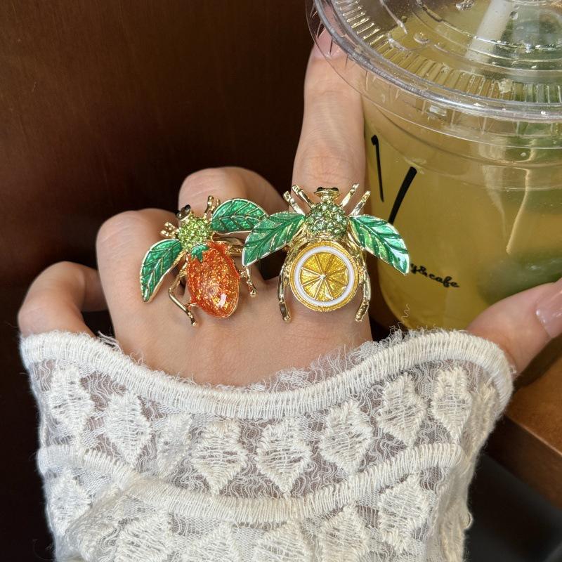 Rerto Bee Crystal Brooches For Women Enamel Rhinestone Animal Tassel Lapel Pins Men'S Suit Collar Pin Badge Accessories