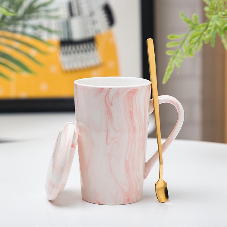 Elegant Marble Pattern Mug with Gold Trim, Spoon Lid, and Custom Logo - Ideal for Coffee or as a Souvenir Gift.