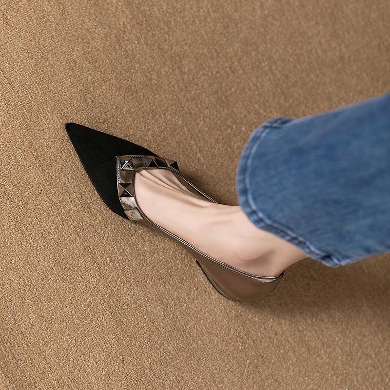 

Французская коллекция весна-осень 2025 года, новые остроносые туфли с неглубоким горлом, плоским дном, заклепками, универсальные рабочие туфли для поездок на работу, одинарные туфли для женщин 40