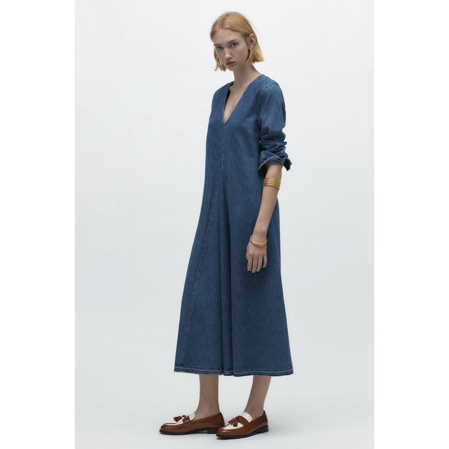 

CONTRAST LOAFERS WITH TASSELS