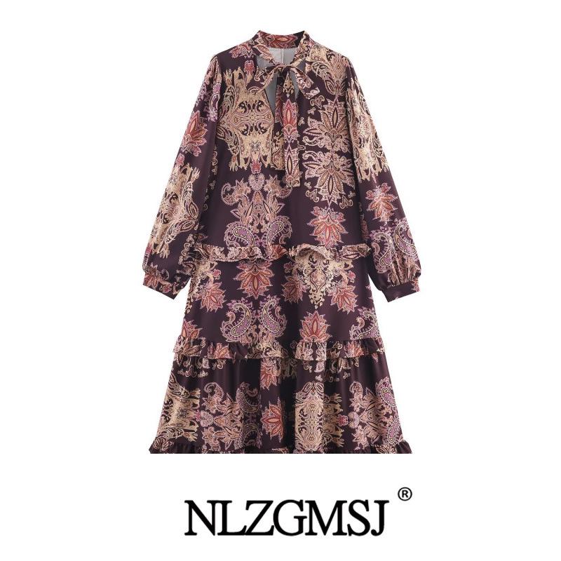 2025 Winter Bohemian V-Neck Loose Fit Dress - New European & American Style Medium