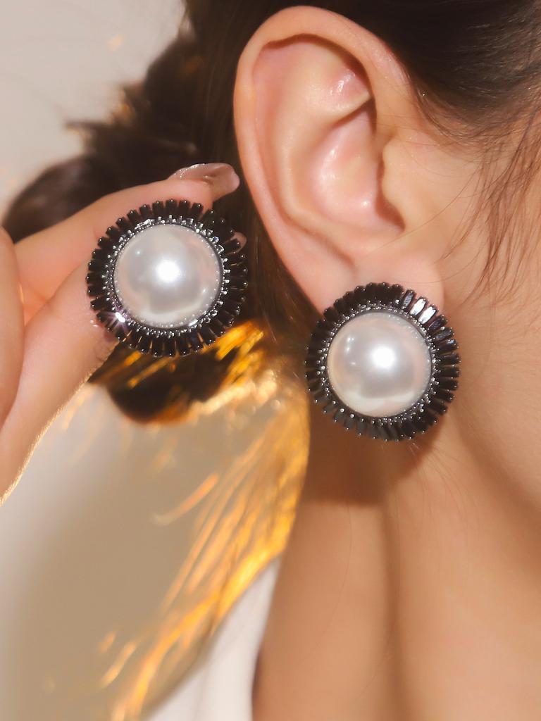 Stylish black electrophoresis long fringed earrings