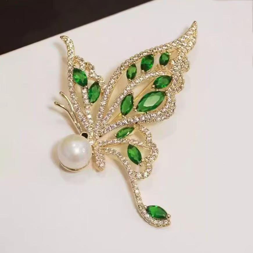 Elegant Green Butterfly Brooch: High-End Women's Lapel Pin for Suits and Cardigans