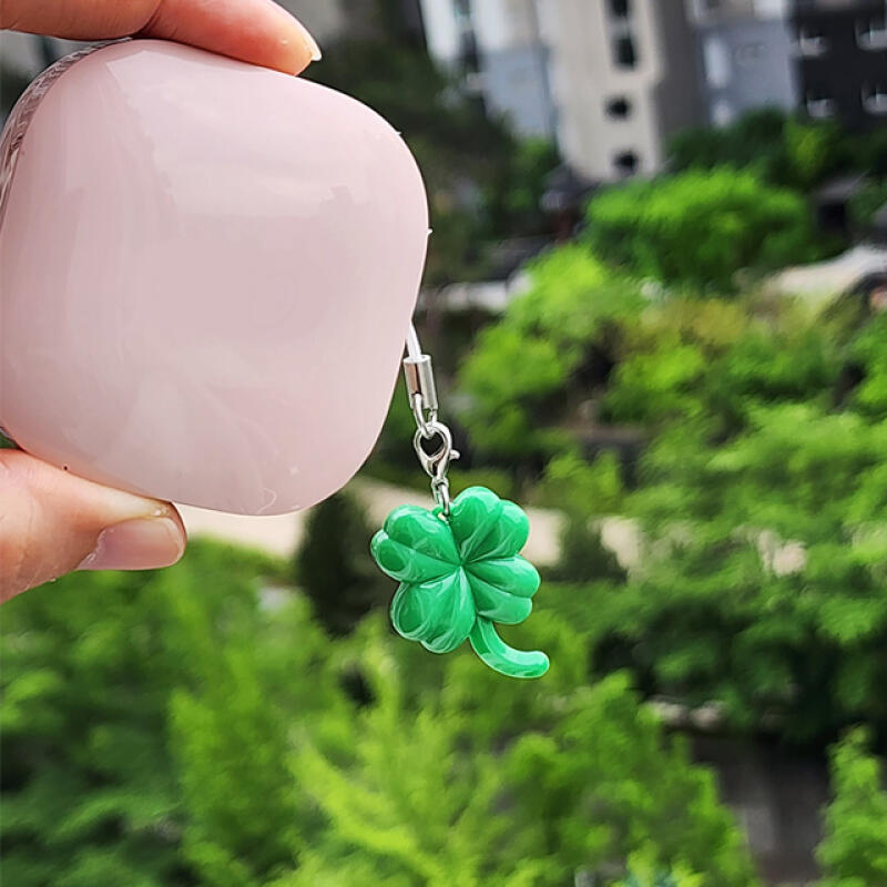 Genuine Lucky Four-leaf Clover Keychain, a Gift for a Friend Who Passed the Exam.