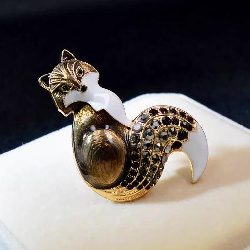 

1Pcs Foxes Brooch Cartoon Animal Lapel Pins Corsage for Women Versatile Shiny Corsage Clothing Accessories Gifts чорний