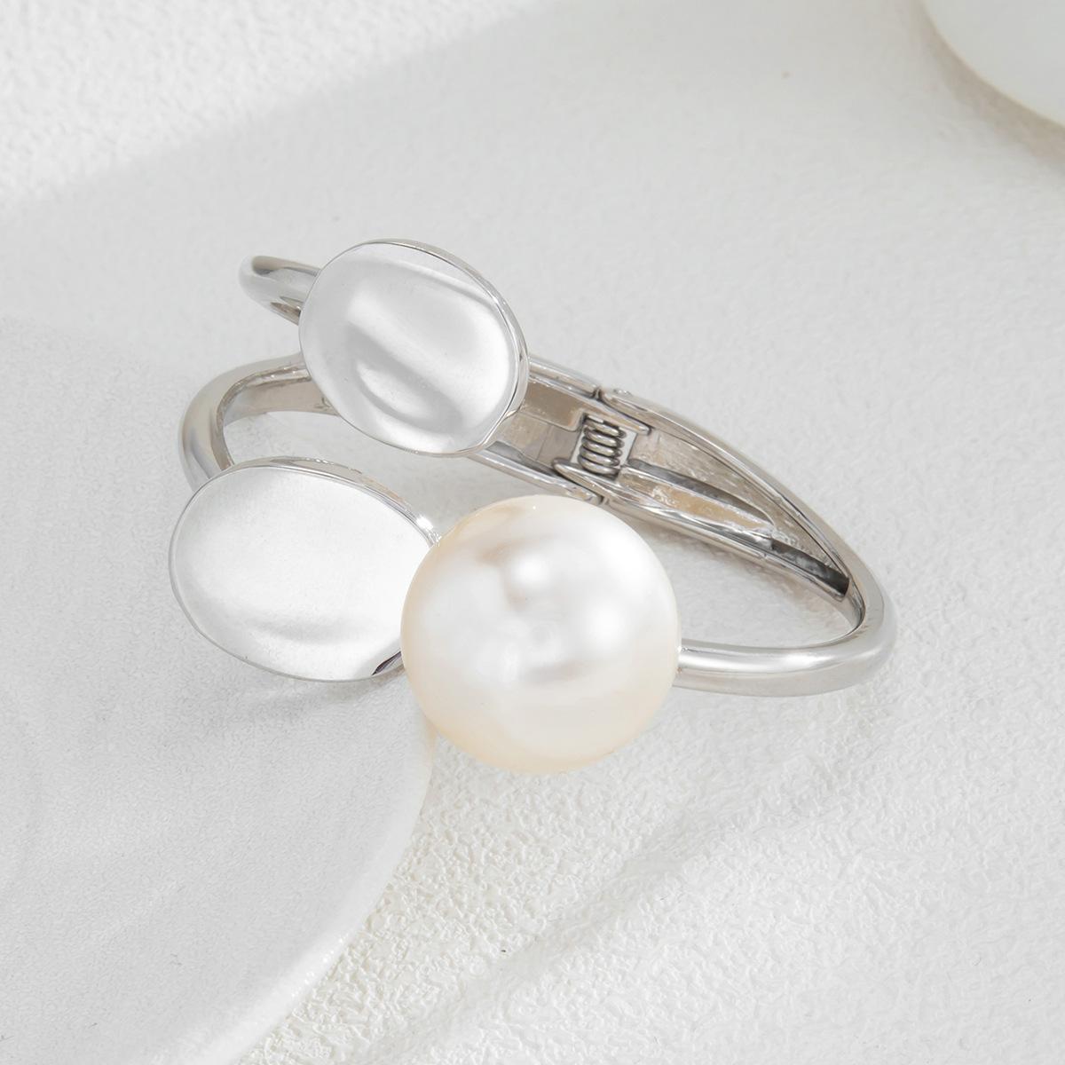 

DIEZI Hip Hop Irregular Cuff Bangles Punk Exaggerated Geometric Imitation Pearl Metal Spring Bangles Bracelet Women Men Jewelry