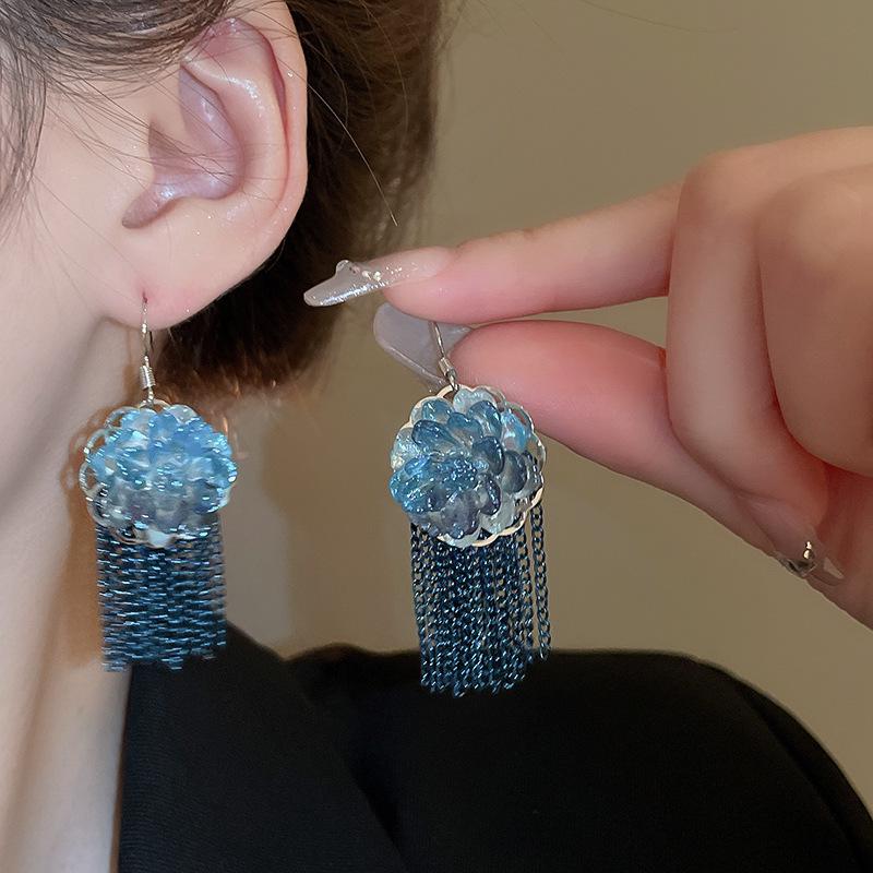 Atmosphere Silver Needle Flower Tassel Earrings - Elegant Studs for Women