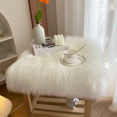 Decorative Soft Fluffy Carpet Shaggy Fluffy Surface Faux Fur Rug Simple Sheepskin Rug Clothing Store
