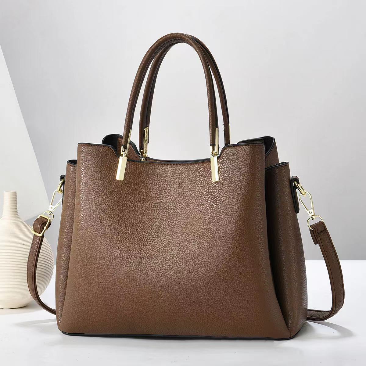 Neue leichte Luxustasche Damen Retro Einfache Handtasche mit Einzelschulter Schräg Umhängetasche Textur Ausländischer Stil Prinzessinnentasche .