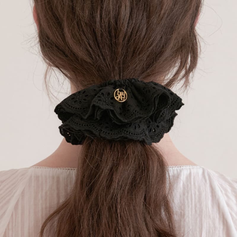 

halden 3 layer lace frill logo pendant scrunchie (H021_black) black