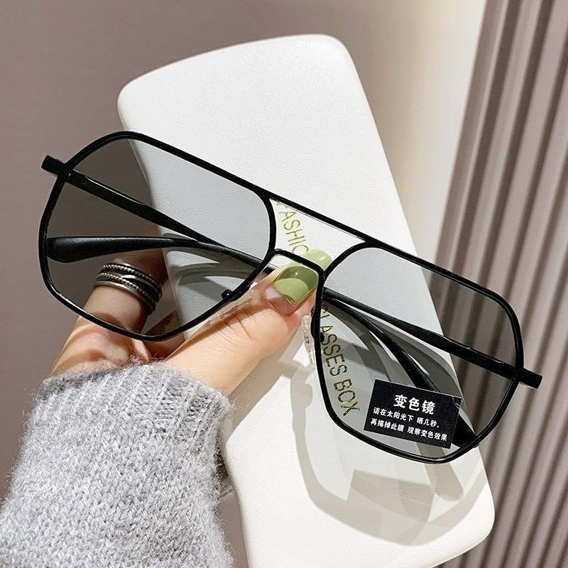 Color-changing Shades for Men UV-resistant Men's Pochromic Polarized Sunglasses Day and Night Eyewear