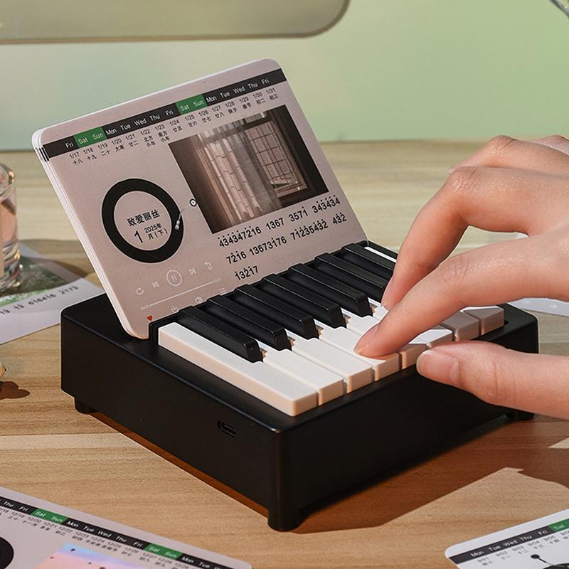15 Tasten Klavier Kalender 2025 Noten Spielzeug Desktop Peripherie Schmuck Mit Musik Kalenderkarten Geschenk Für Fans