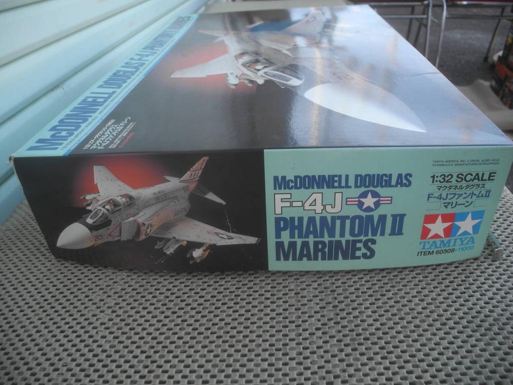 Tamiya Aircraft Series 08 US Navy McDonnell Douglas Phantom II Marine Plastic Model Kit 1/32 No. F-4J