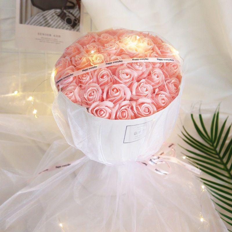 

Подарункова коробка з 99 консервованими мильними трояндами - Ідеально для Дня святого Валентина, днів народження та освідчень