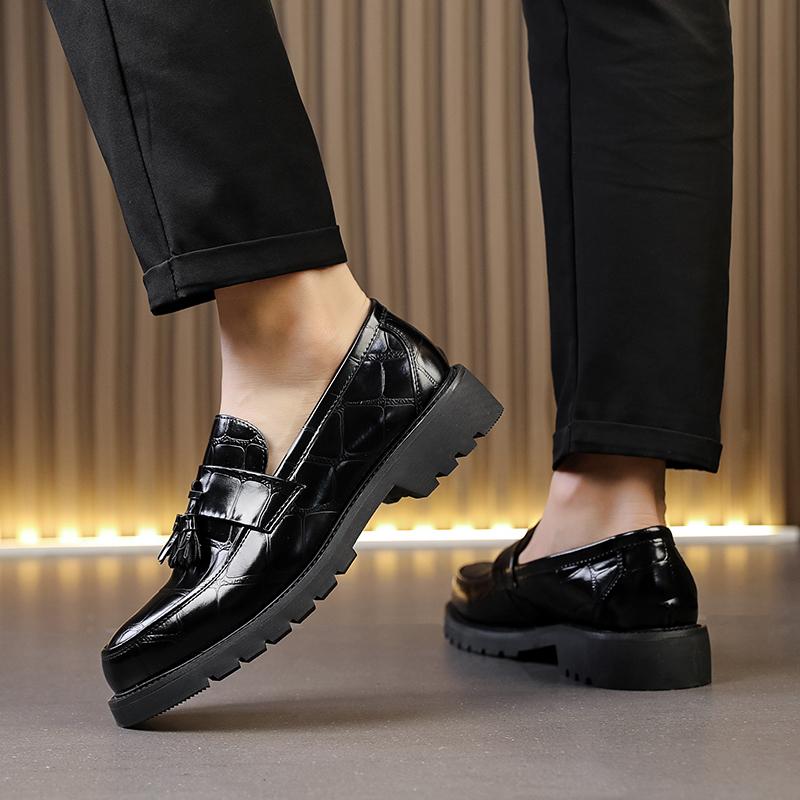Fashion Brand Business Low Heeled Leather Casual Shoes Tassel Loafers Men's Thick Soled Shoes Man Moccasin Handmade Dress Slip on Shoes