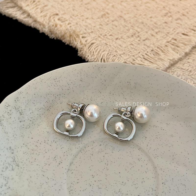 French Retro Pearl Geometric Stud Earrings - Luxury & Versatile Style for Women