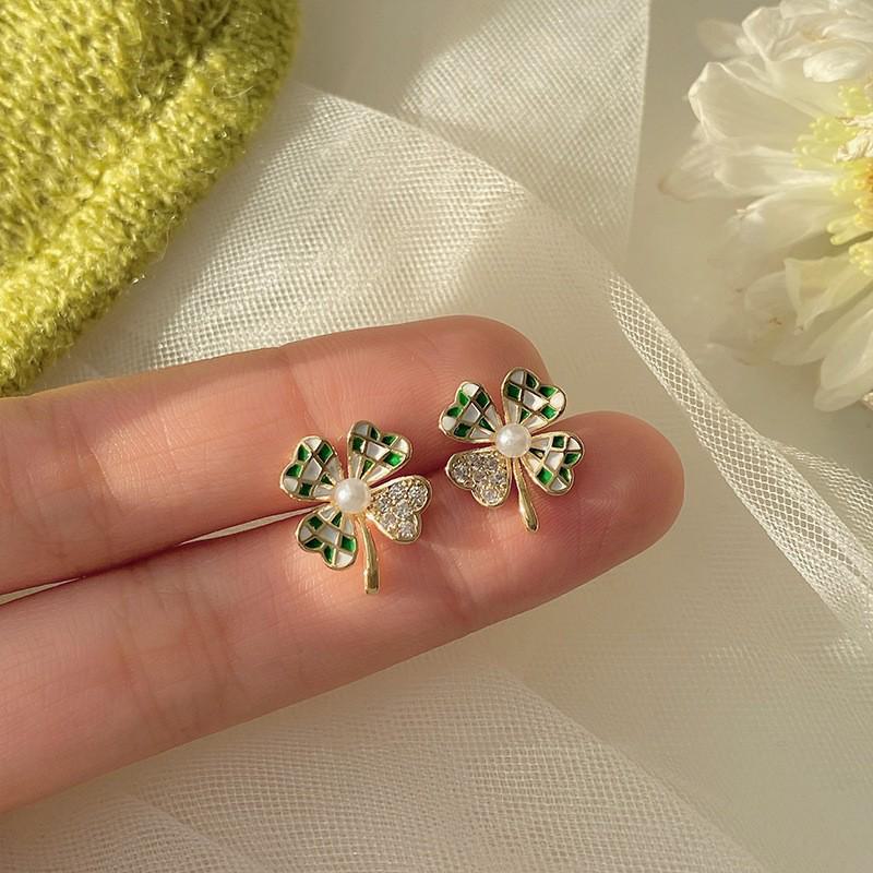Trendy Korean Girlish Spring Flower Earrings: Versatile, Niche Design for Women